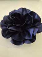 Sötétkék Rose Kitűző