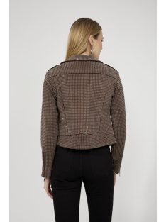 Frank Lyman Barna Köves Léna Kabát