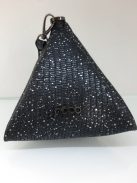 Nobo pöttyös piramis táska