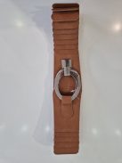 Téglavörös Minna Öv