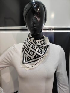 Ekrü-Fekete Mintás Hebe Szatén Kendő