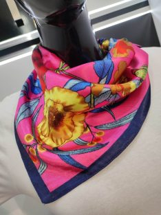 Pink Pipacsos Hebe Szatén Kendő