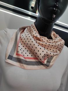 Púder Pöttyös-Csíkos Hebe Szatén Kendő