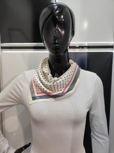 Ekrü Pöttyös-Csíkos Hebe Szatén Kendő