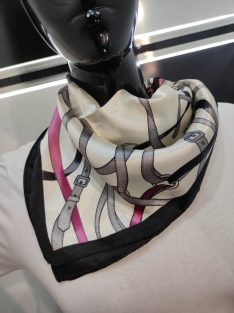 Szürke Szíjas Hebe Szatén Kendő