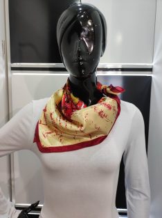 Piros Város Festményes Hebe Szatén Kendő