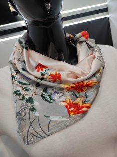 Szürke Ombre Virágos Hebe Szatén Kendő