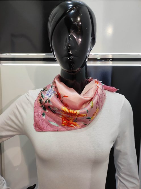 Púder Ombre Virágos Hebe Szatén Kendő