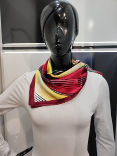 Bordó Csíkos Hebe Szatén Kendő