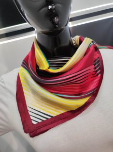 Bordó Csíkos Hebe Szatén Kendő