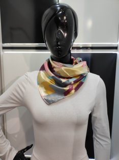 Pasztell Színes Kockás Hebe Szatén Kendő