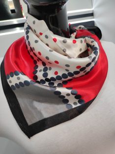 Piros Pöttyös Hebe Szatén Kendő