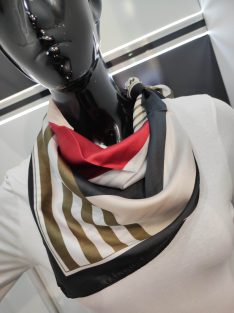 Fekete-Bordó Csíkos Tilia Sál