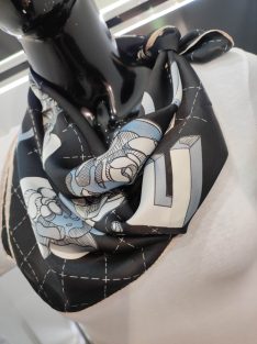 Betű Mintás Tilia Sál