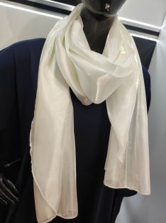 Ekrü Iringó Stóla